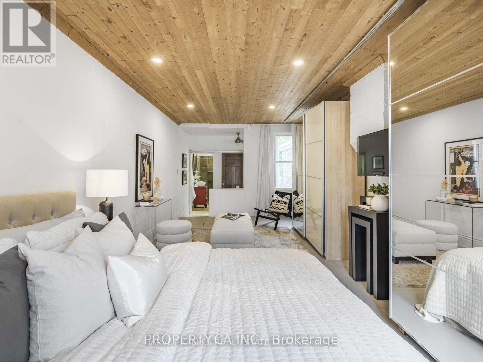 18 Saunders Avenue Property Photo 19