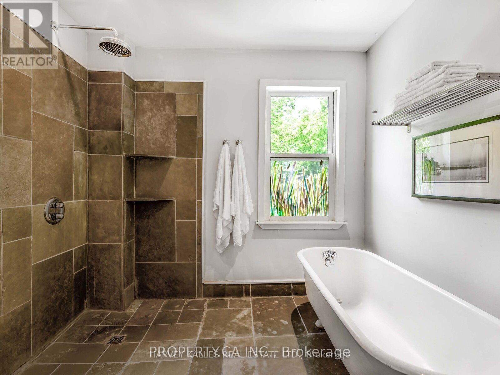 18 Saunders Avenue Property Photo 21