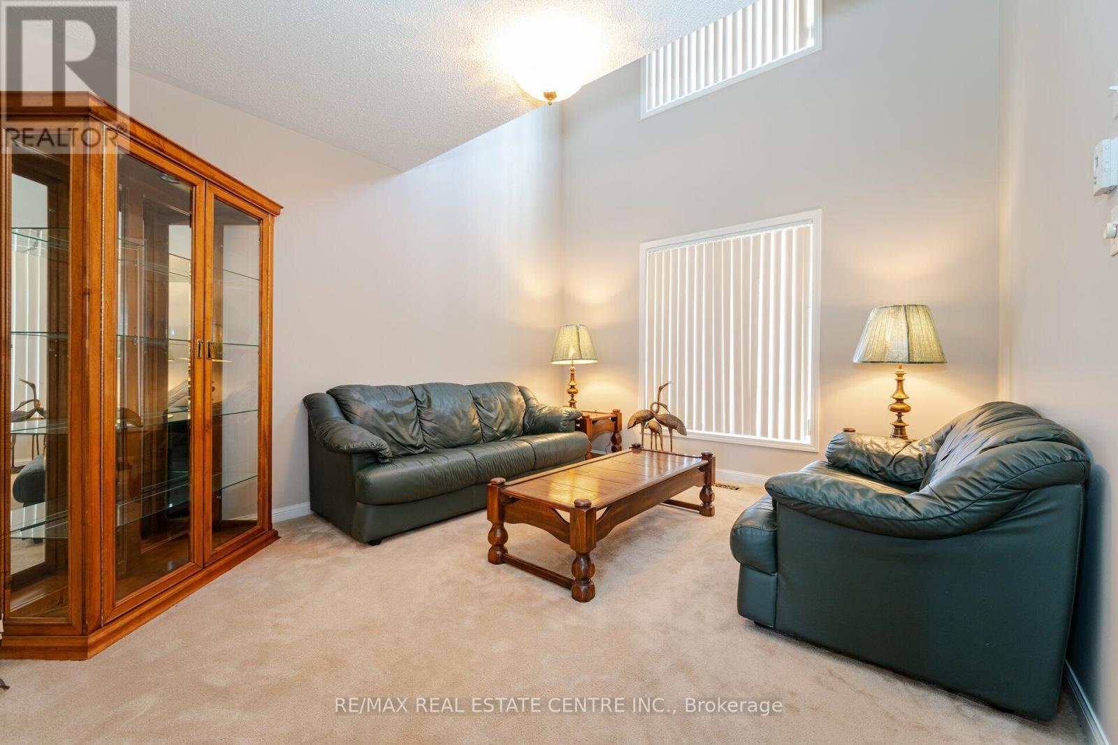 Upper - 15 Mendoza Drive Property Photo 6