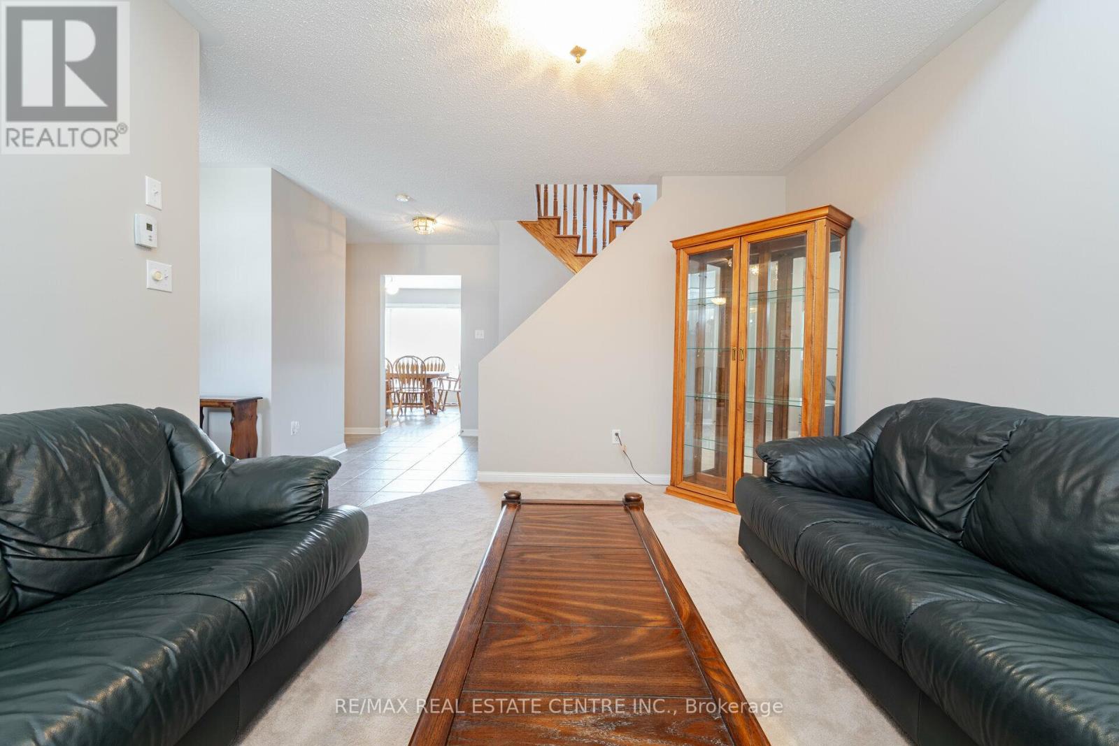Upper - 15 Mendoza Drive Property Photo 7