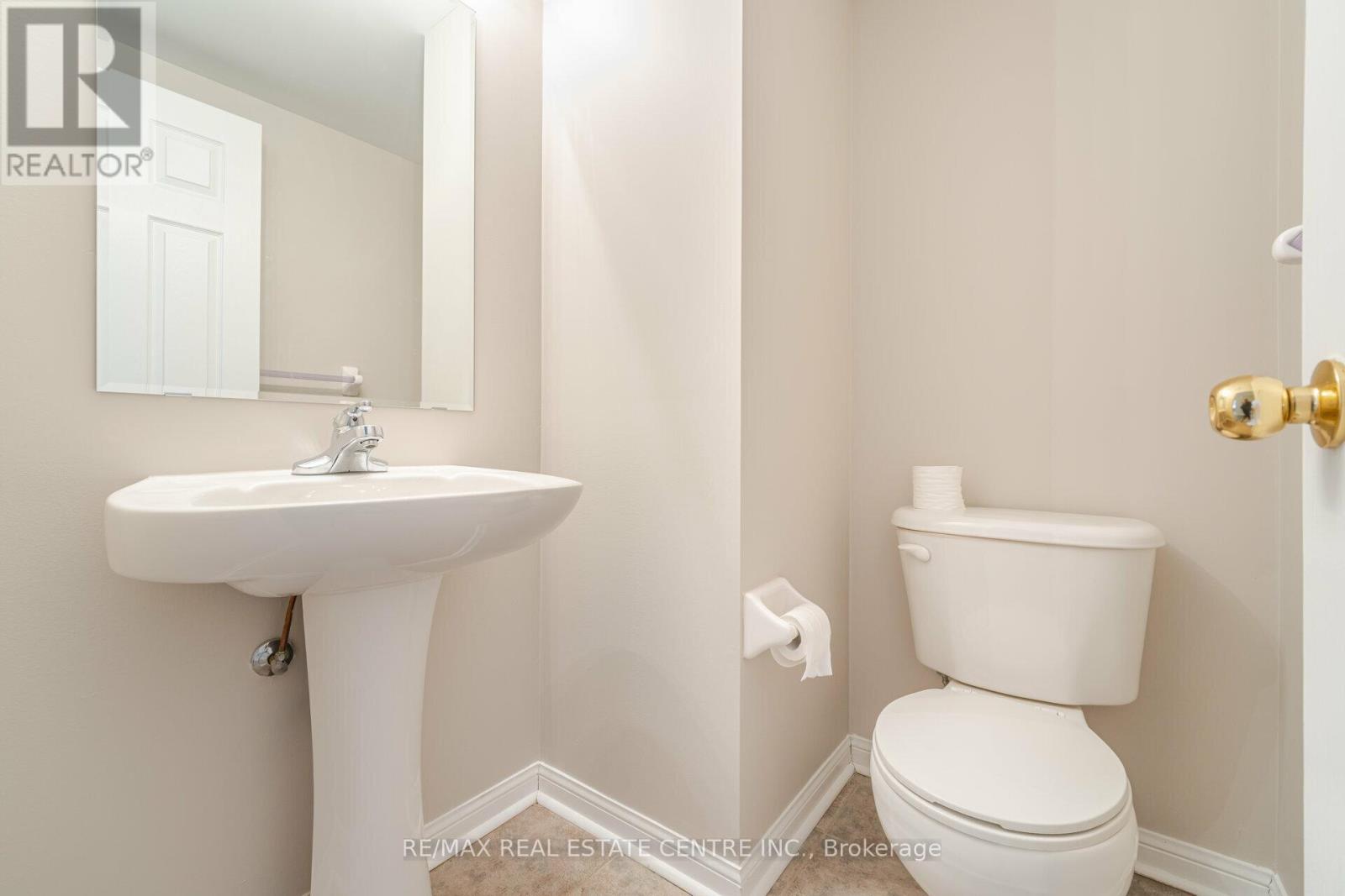 Upper - 15 Mendoza Drive Property Photo 9