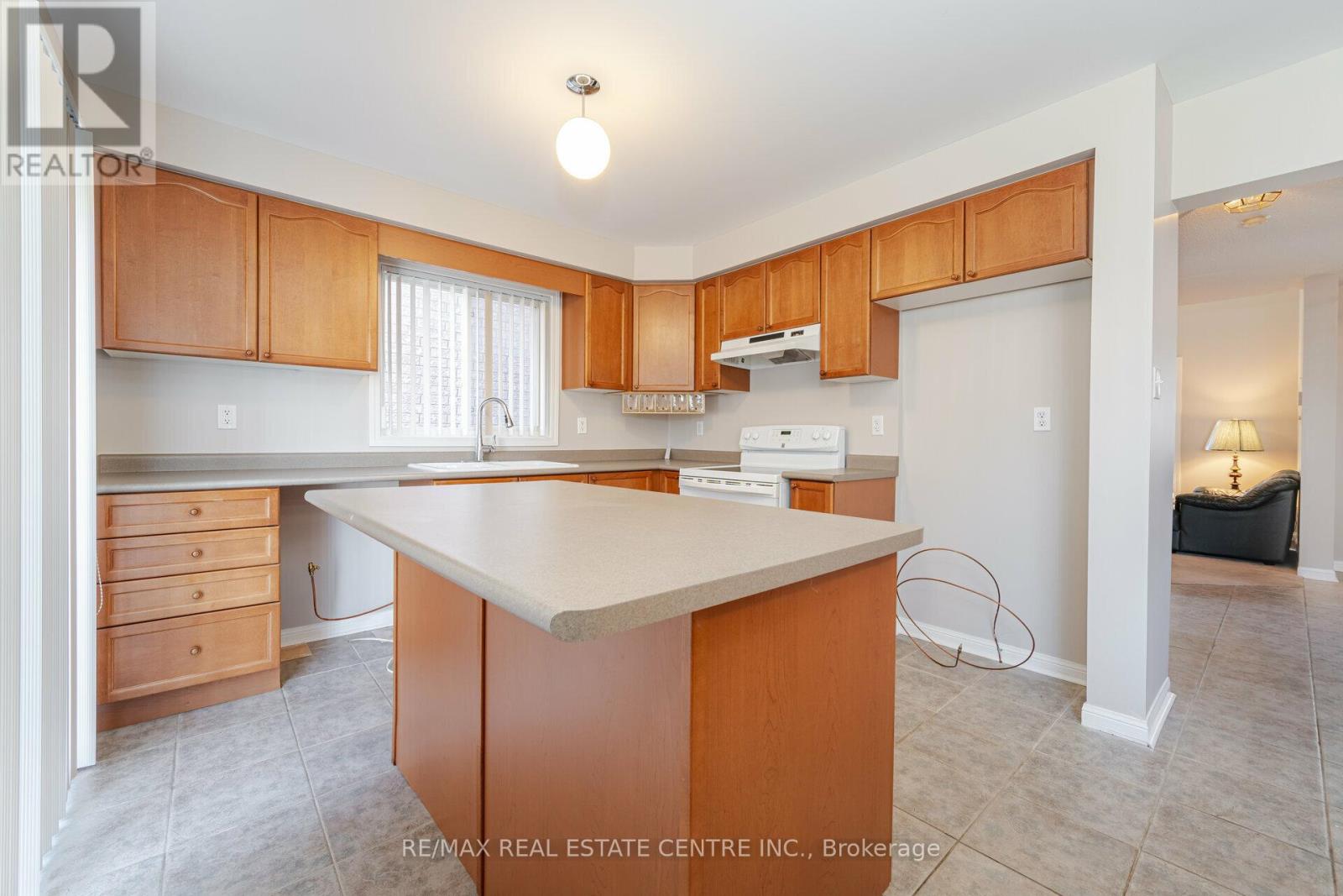 Upper - 15 Mendoza Drive Property Photo 10