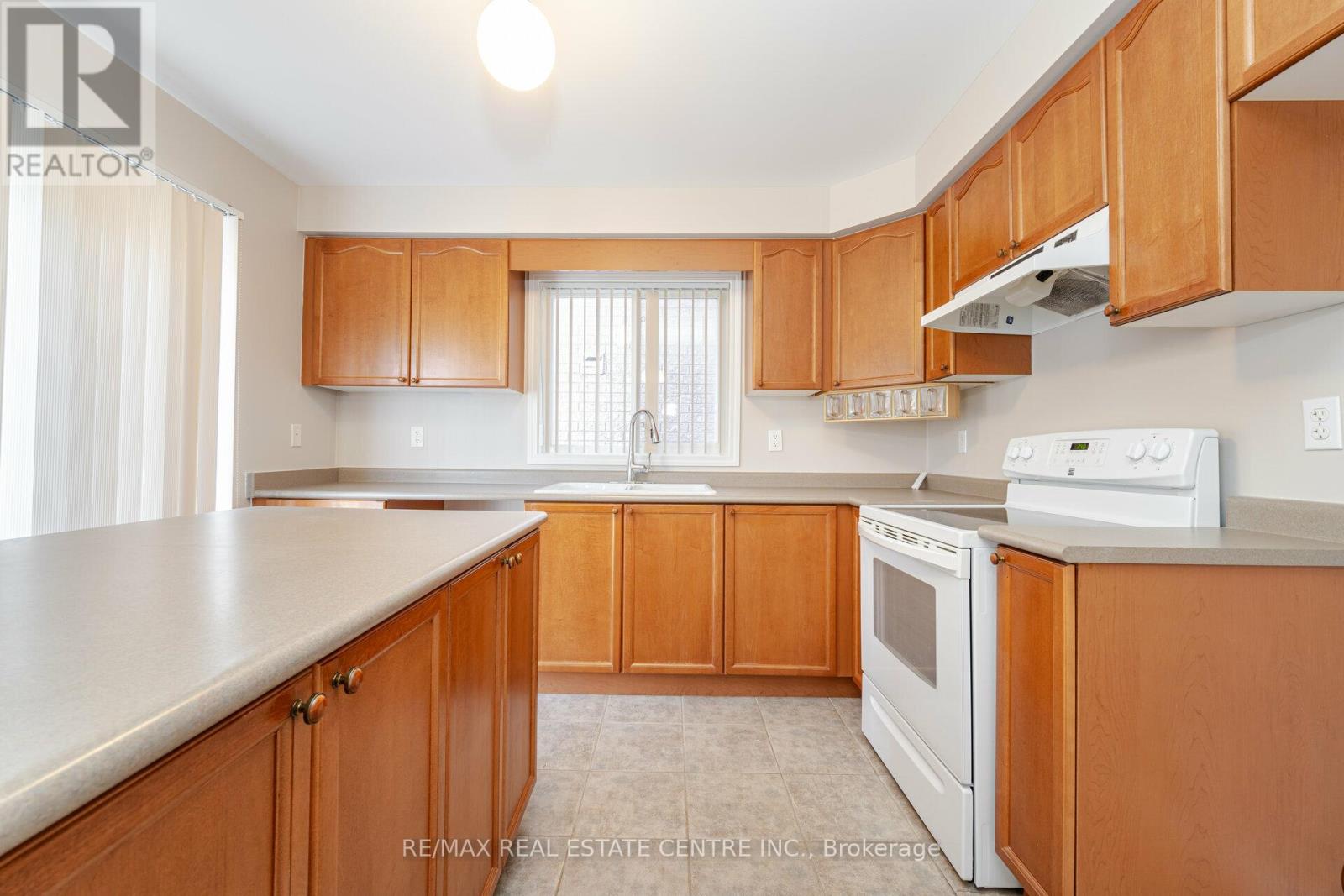 Upper - 15 Mendoza Drive Property Photo 12