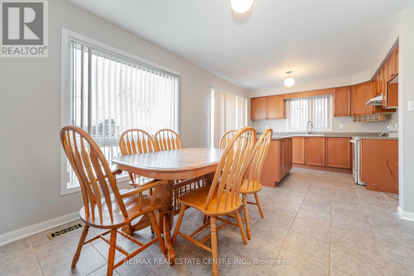 Upper - 15 Mendoza Drive Property Photo 15