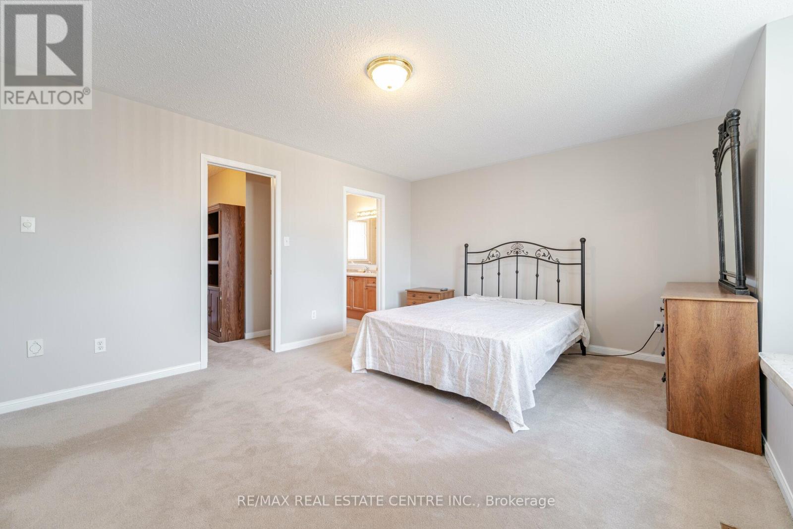 Upper - 15 Mendoza Drive Property Photo 25