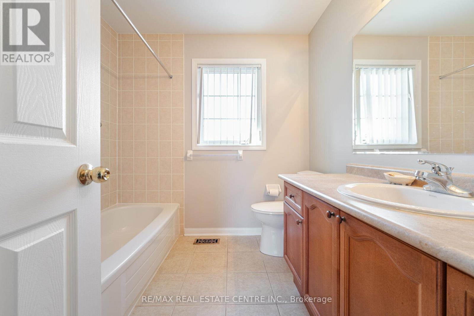 Upper - 15 Mendoza Drive Property Photo 27