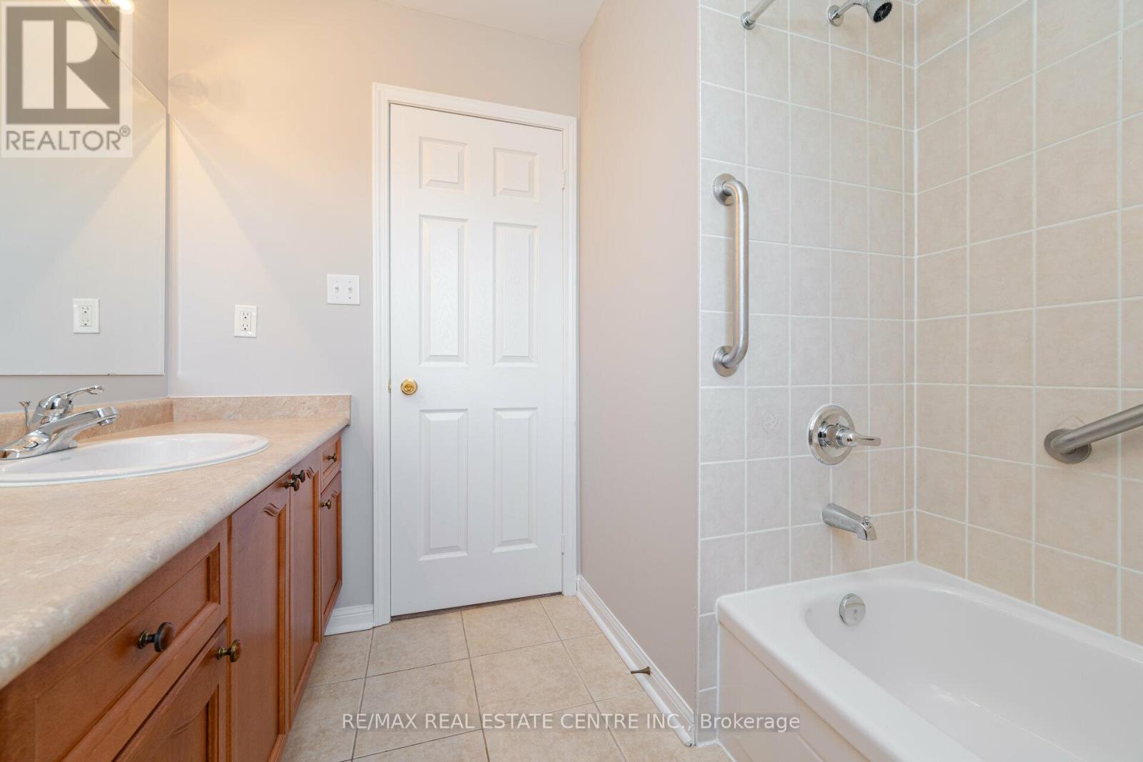 Upper - 15 Mendoza Drive Property Photo 28