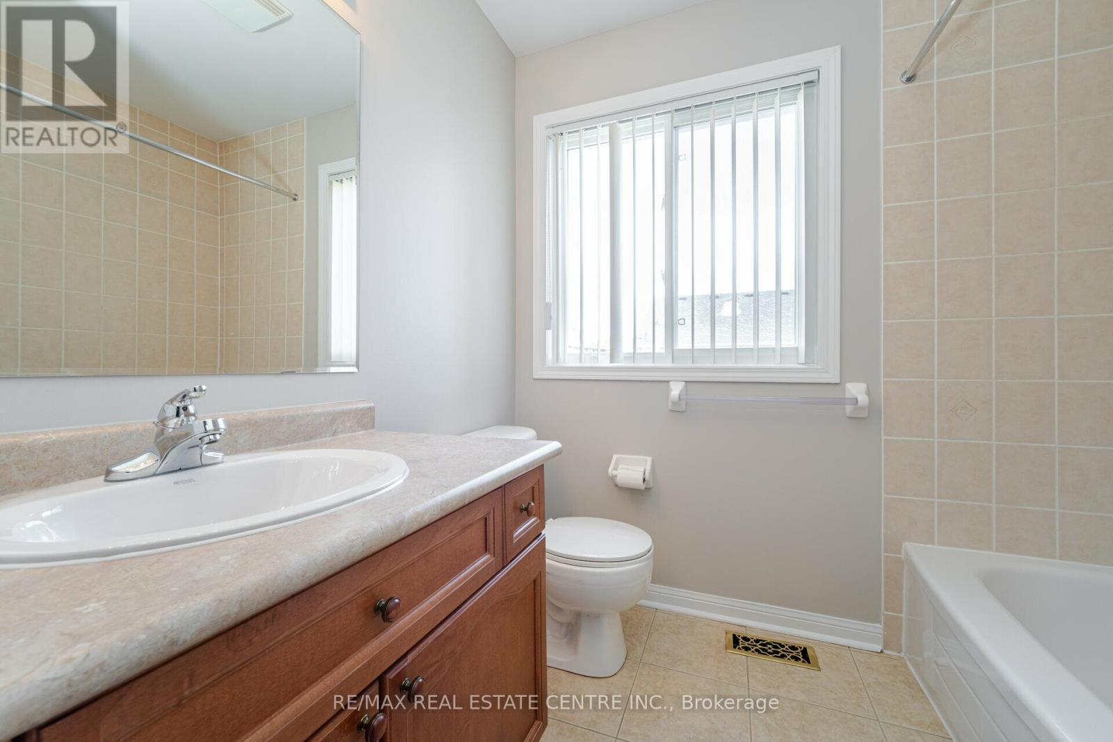 Upper - 15 Mendoza Drive Property Photo 31