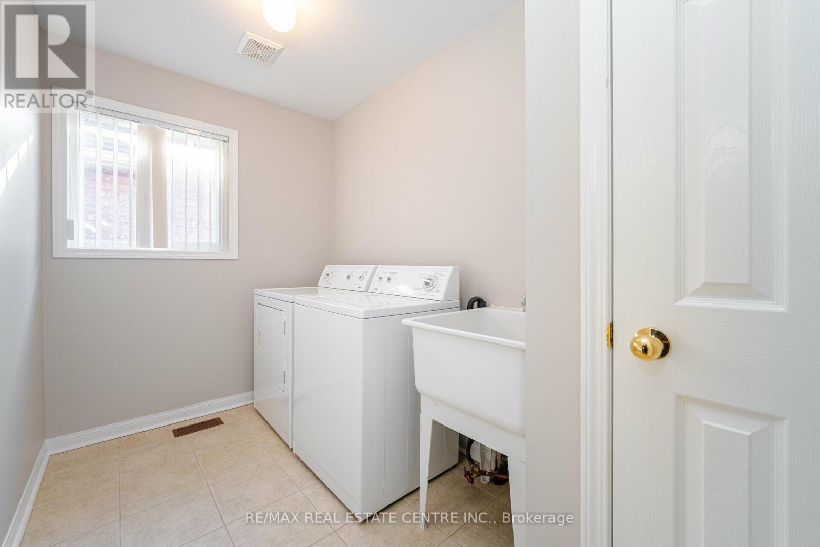 Upper - 15 Mendoza Drive Property Photo 32