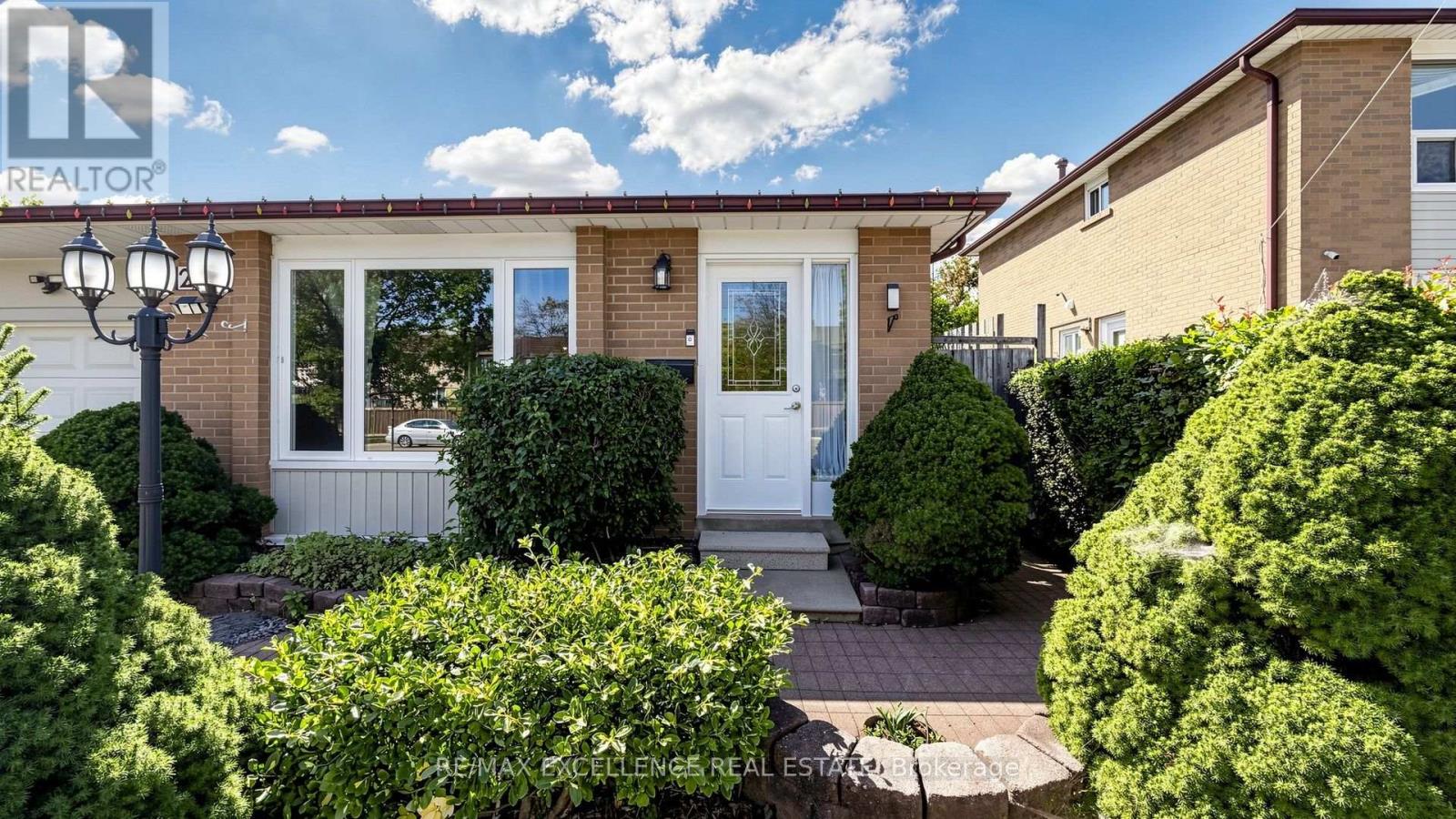 28 Glenvale Boulevard Property Photo 2