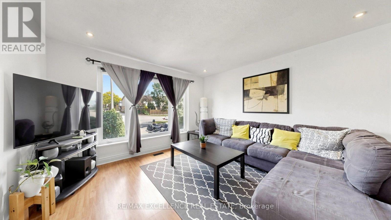 28 Glenvale Boulevard Property Photo 3