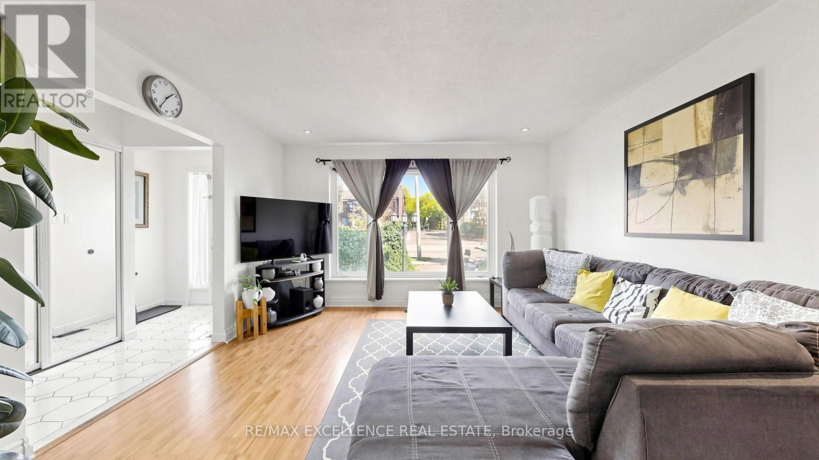 28 Glenvale Boulevard Property Photo 4
