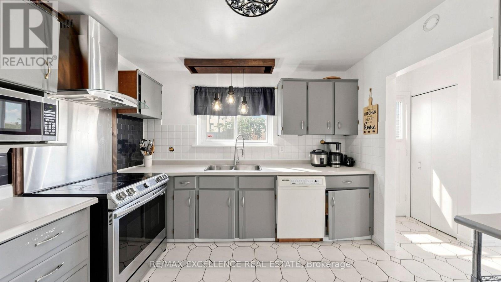 28 Glenvale Boulevard Property Photo 13