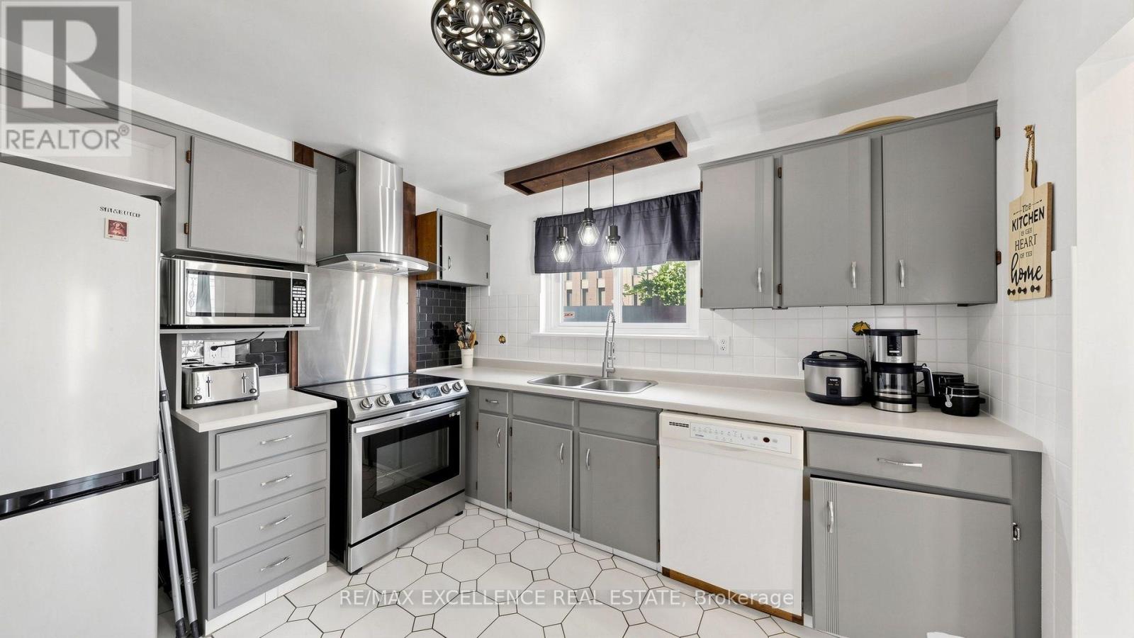 28 Glenvale Boulevard Property Photo 14