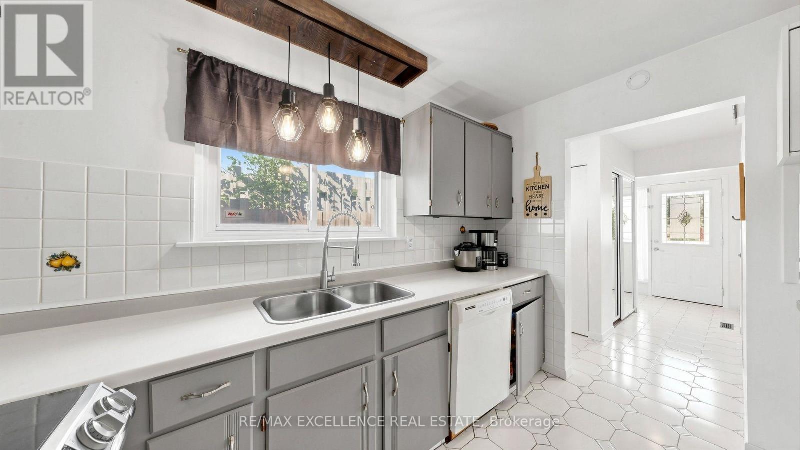 28 Glenvale Boulevard Property Photo 17