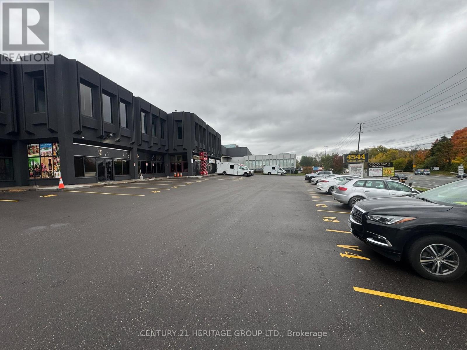 20 & 21 - 4544 Dufferin Street Property Photo 2