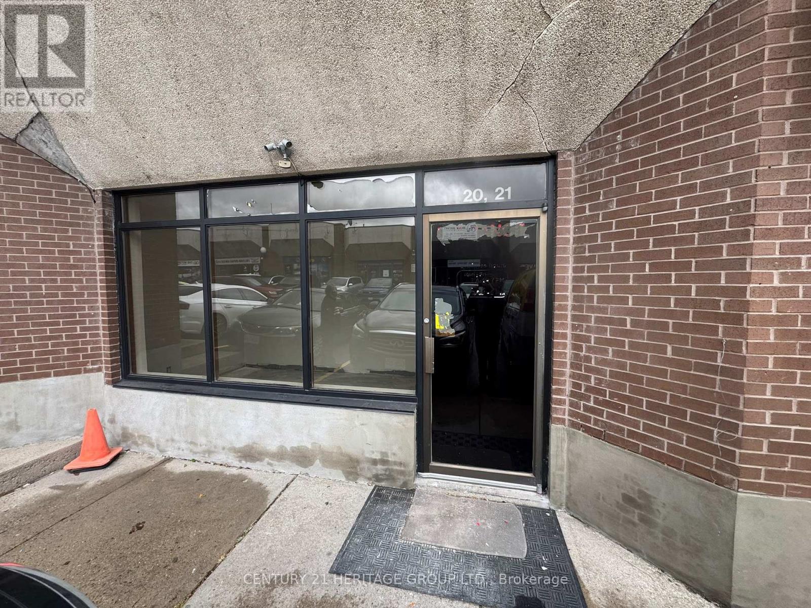 20 & 21 - 4544 Dufferin Street Property Photo 3