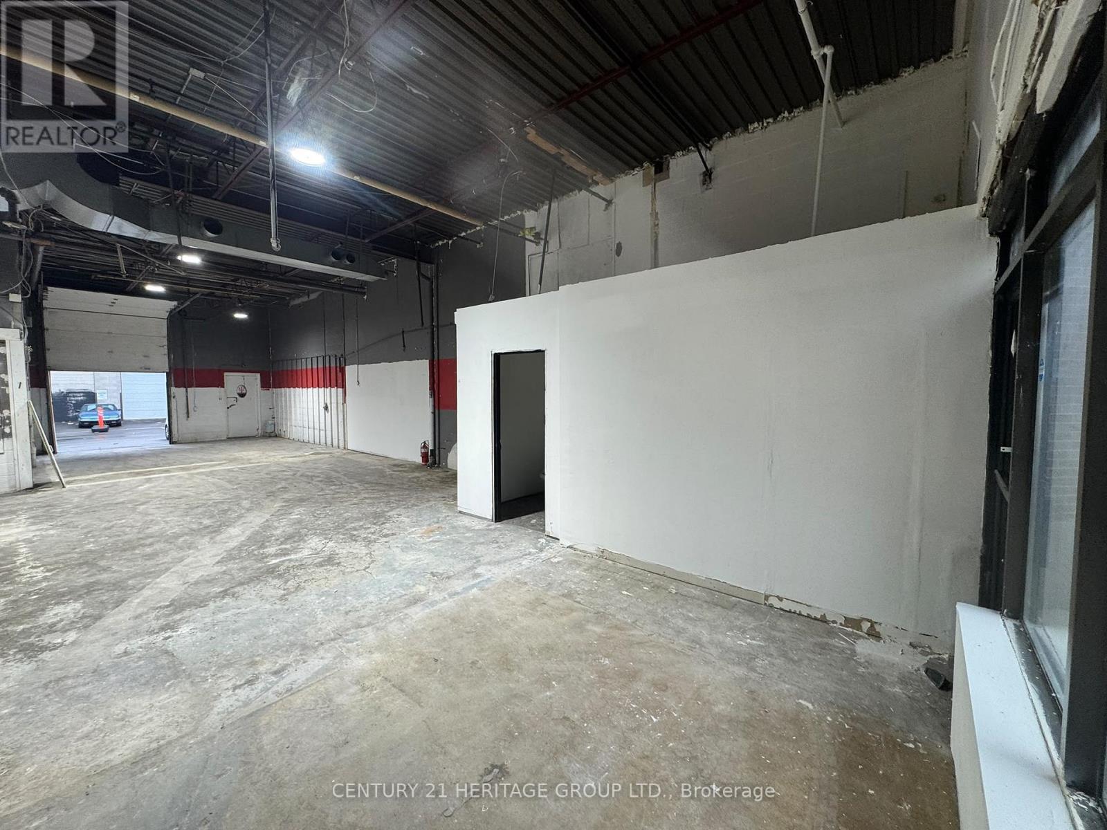 20 & 21 - 4544 Dufferin Street Property Photo 5