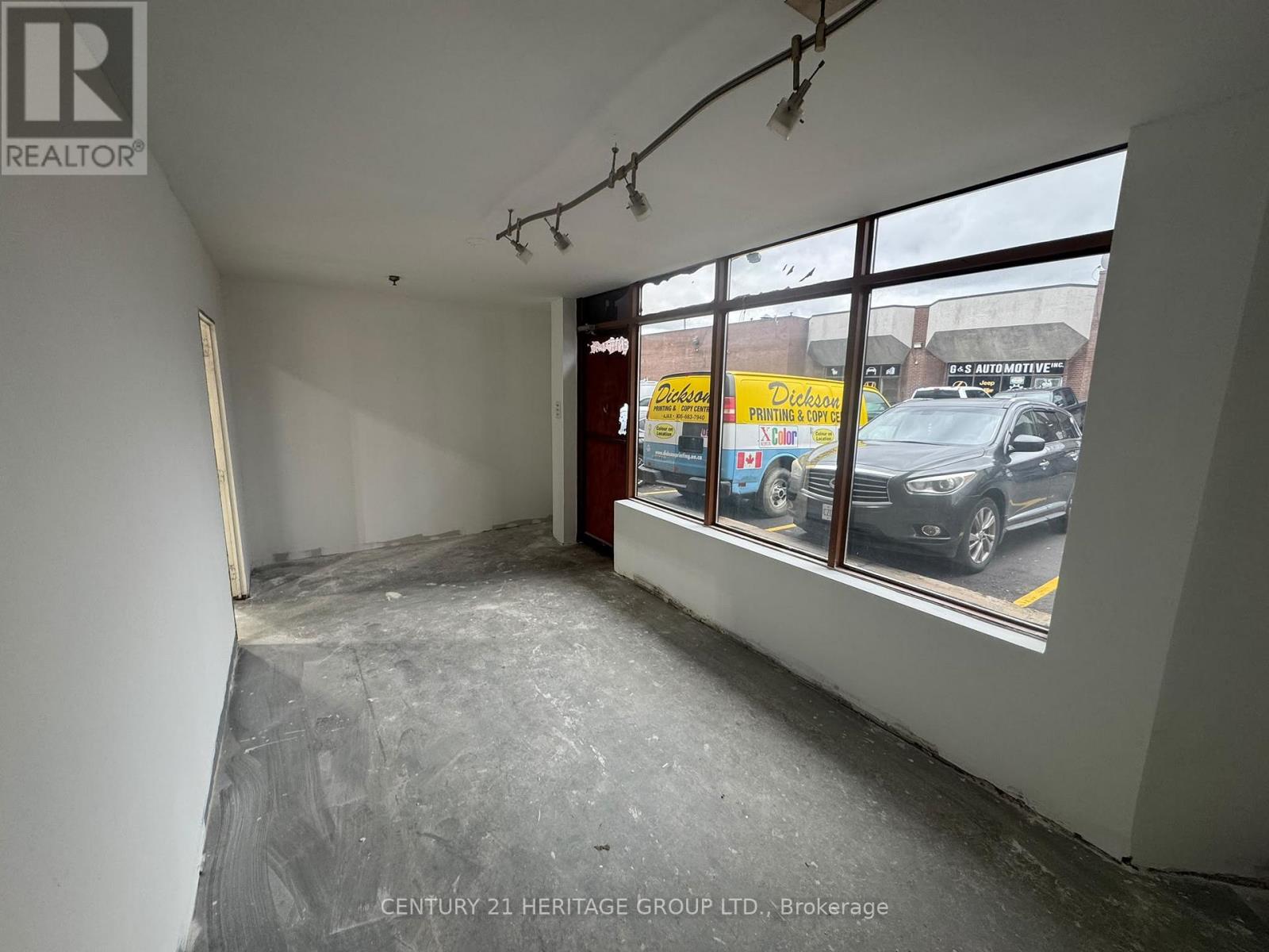 20 & 21 - 4544 Dufferin Street Property Photo 6