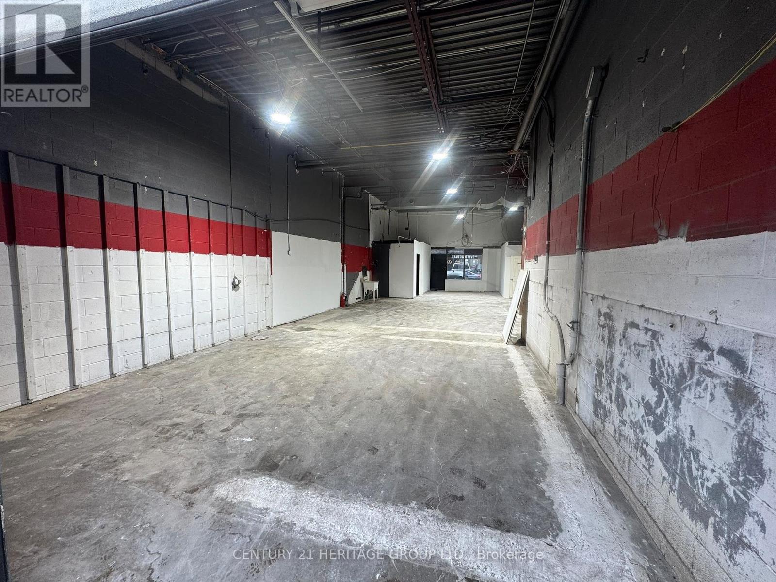 20 & 21 - 4544 Dufferin Street Property Photo 15