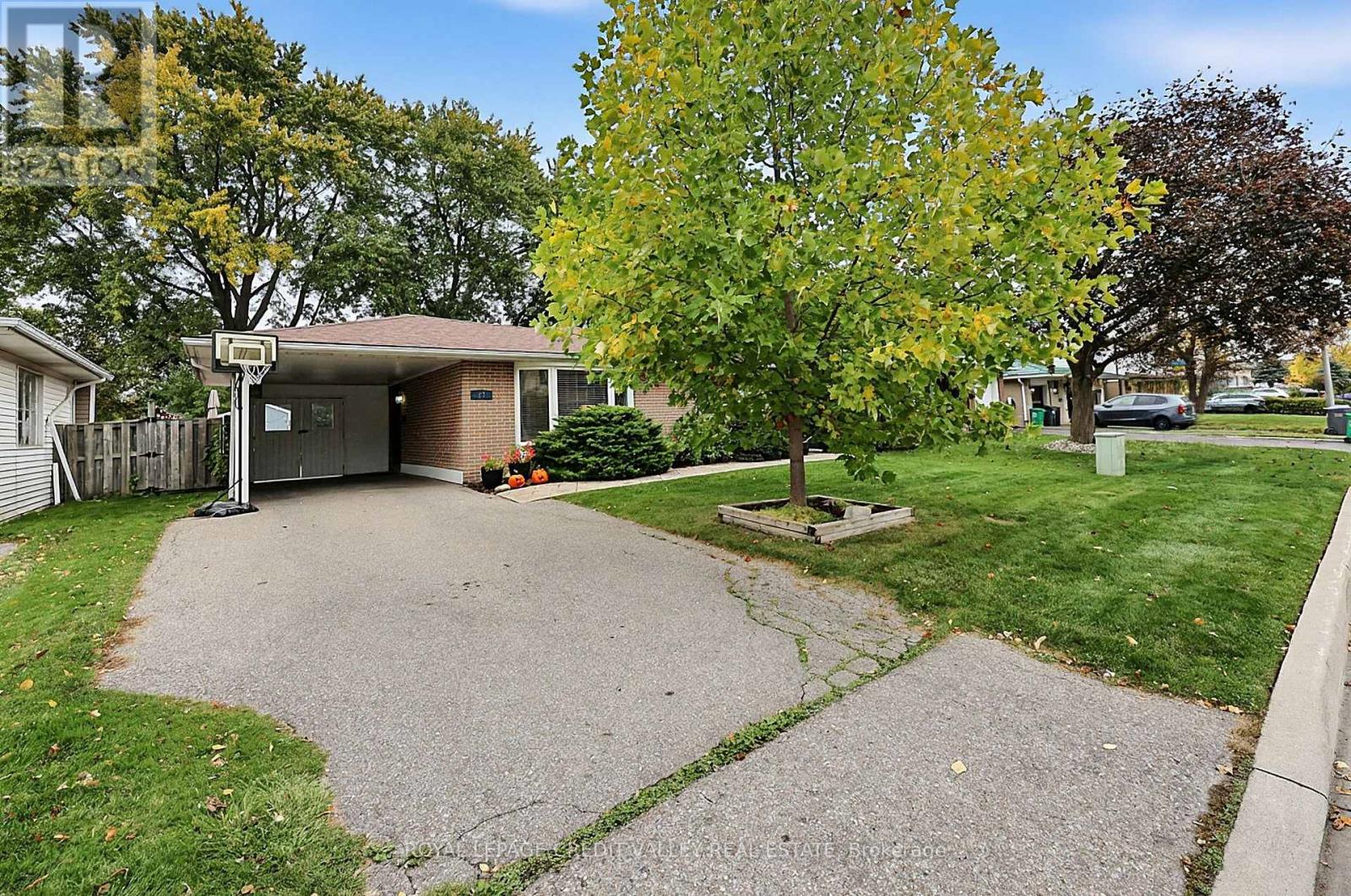 27 Castlemore Drive Property Photo 2