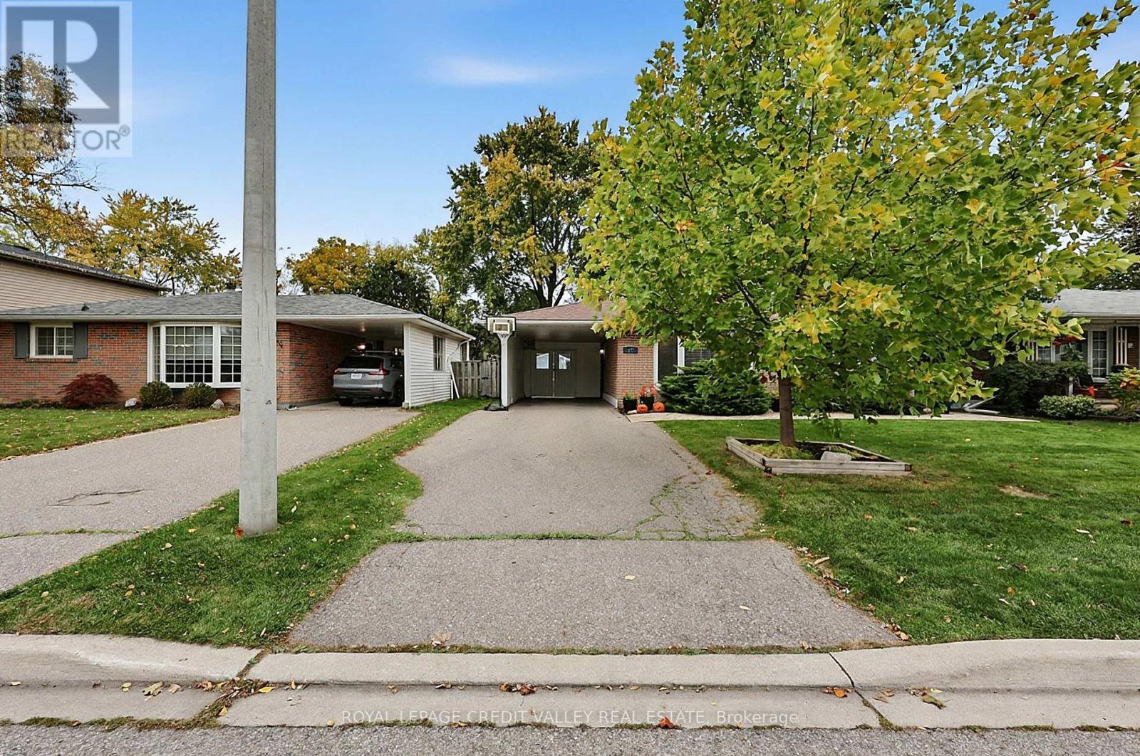 27 Castlemore Drive Property Photo 3