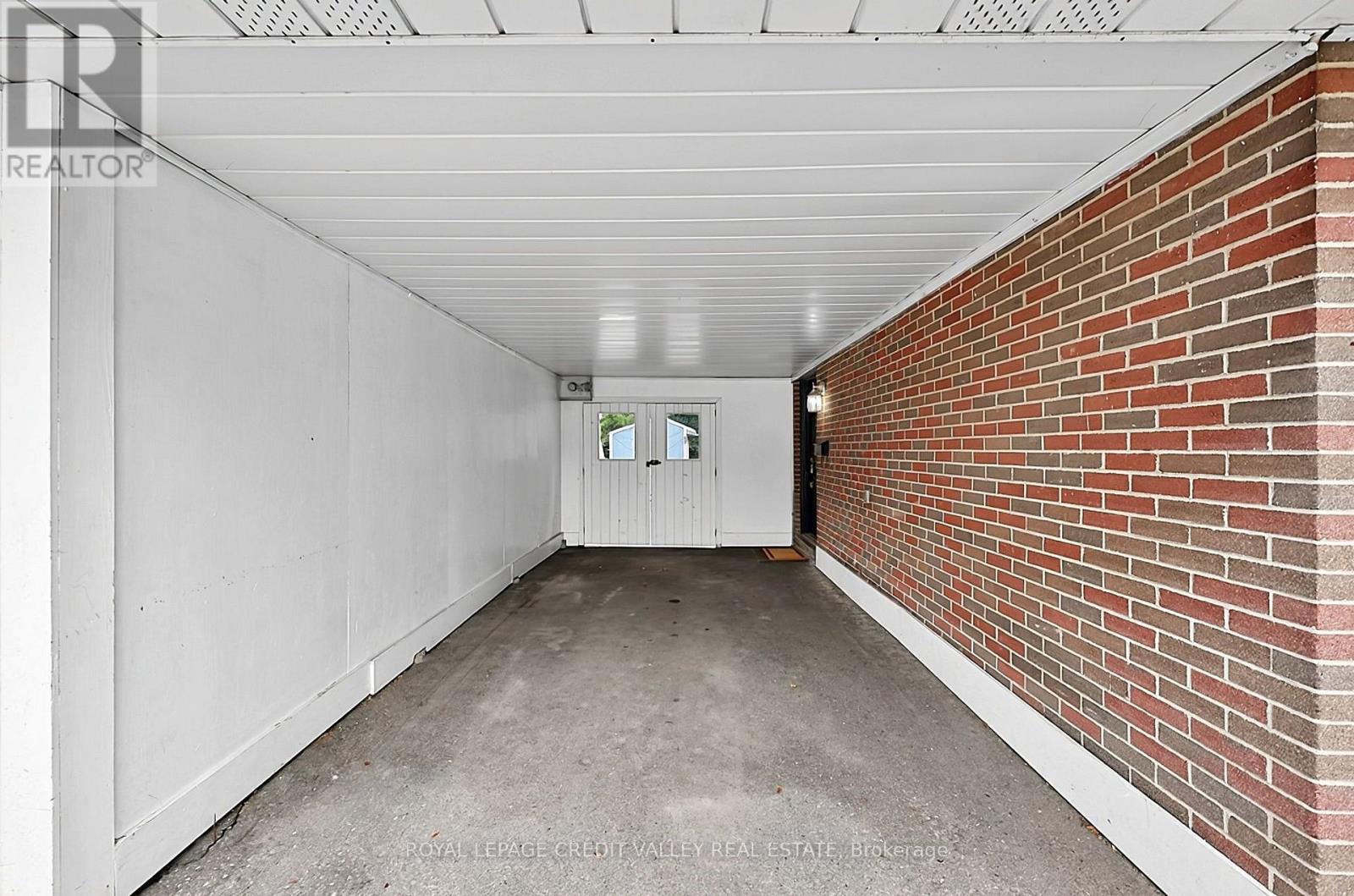 27 Castlemore Drive Property Photo 6