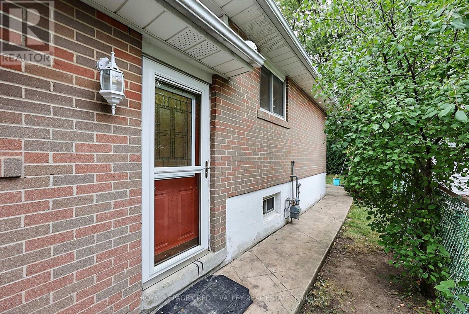 27 Castlemore Drive Property Photo 40