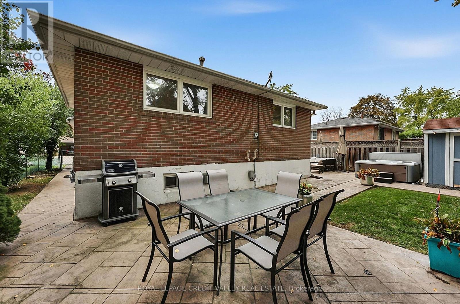 27 Castlemore Drive Property Photo 43
