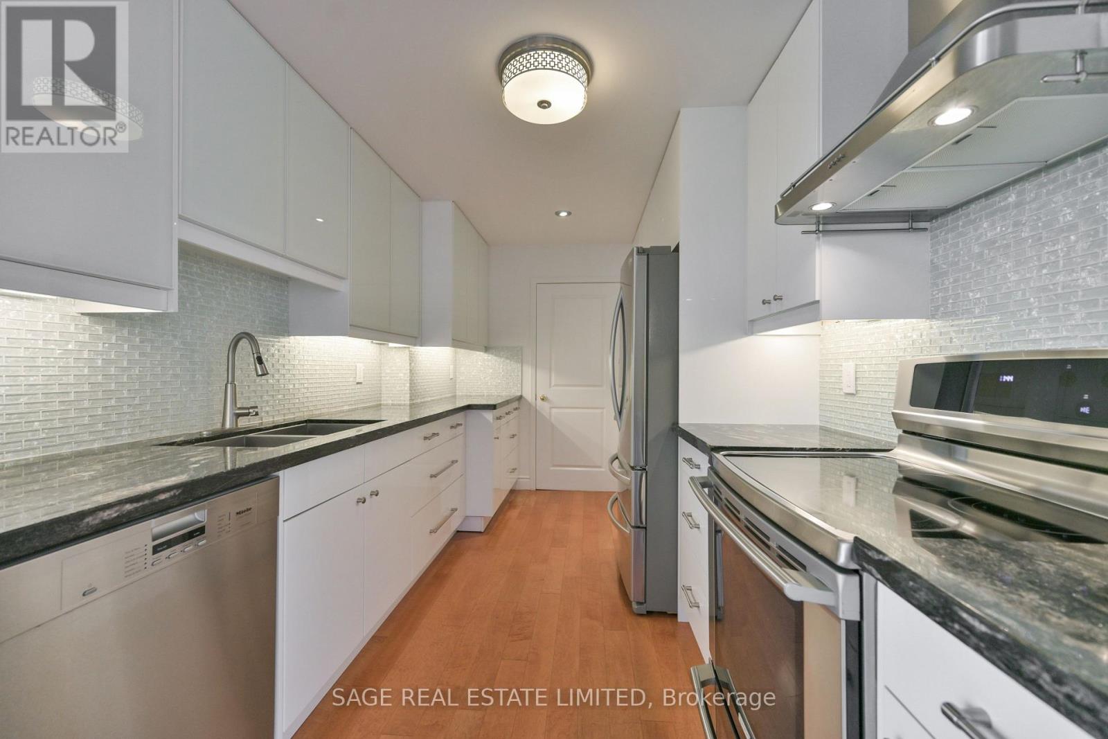 1806 - 2285 Lake Shore Boulevard W Property Photo 14