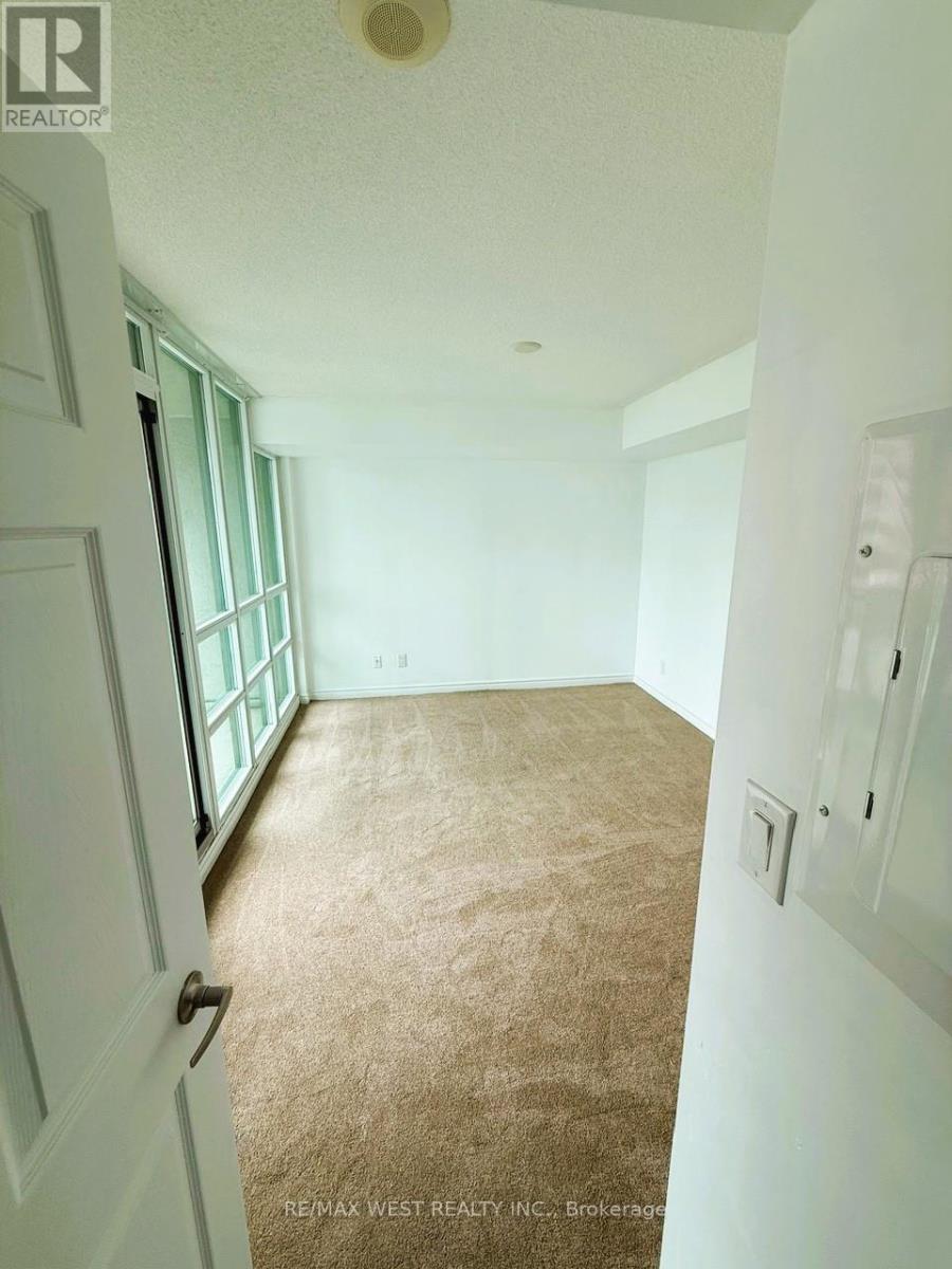 1501 - 208 Enfield Place Property Photo 3