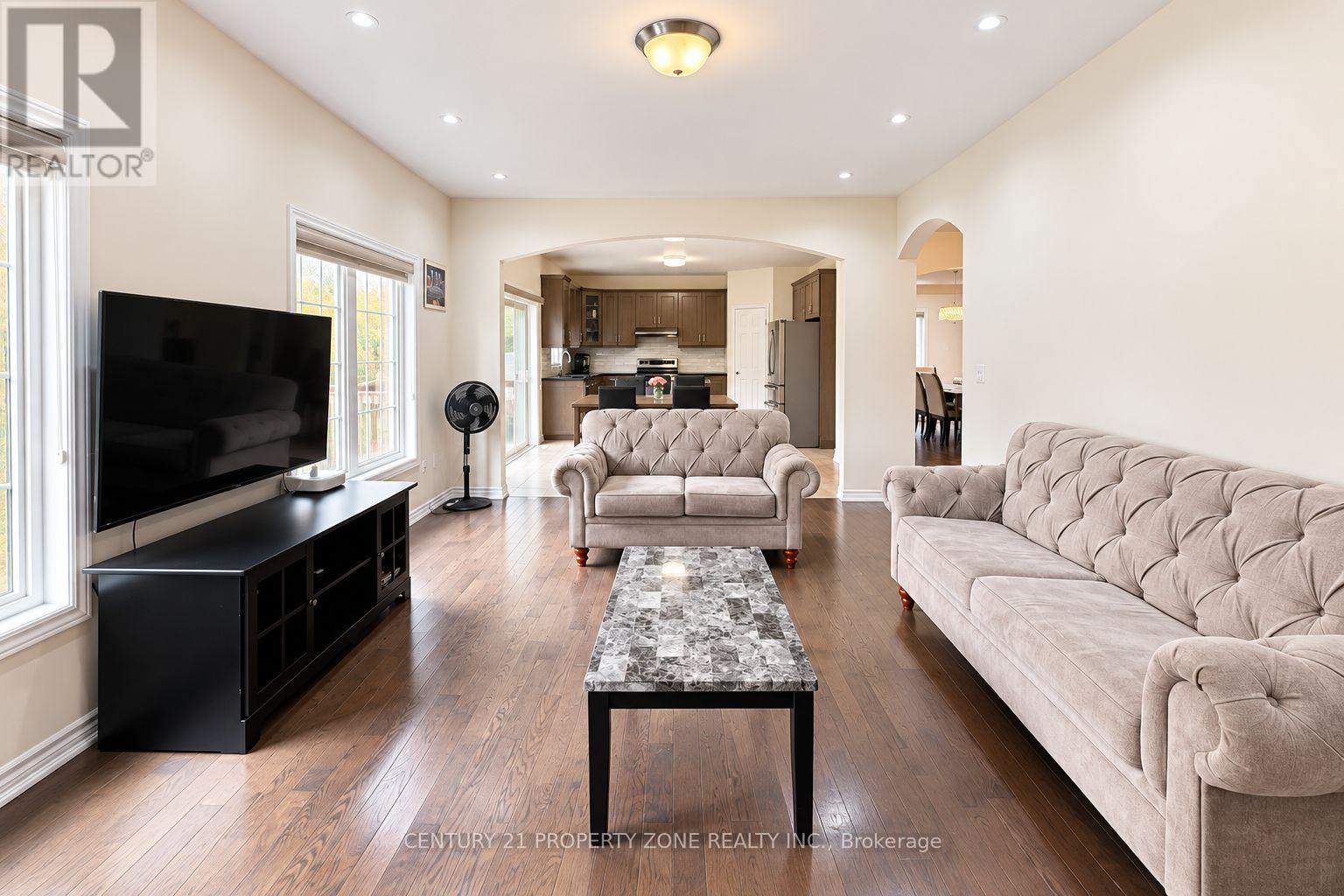 32 Young Garden Crescent Property Photo 15