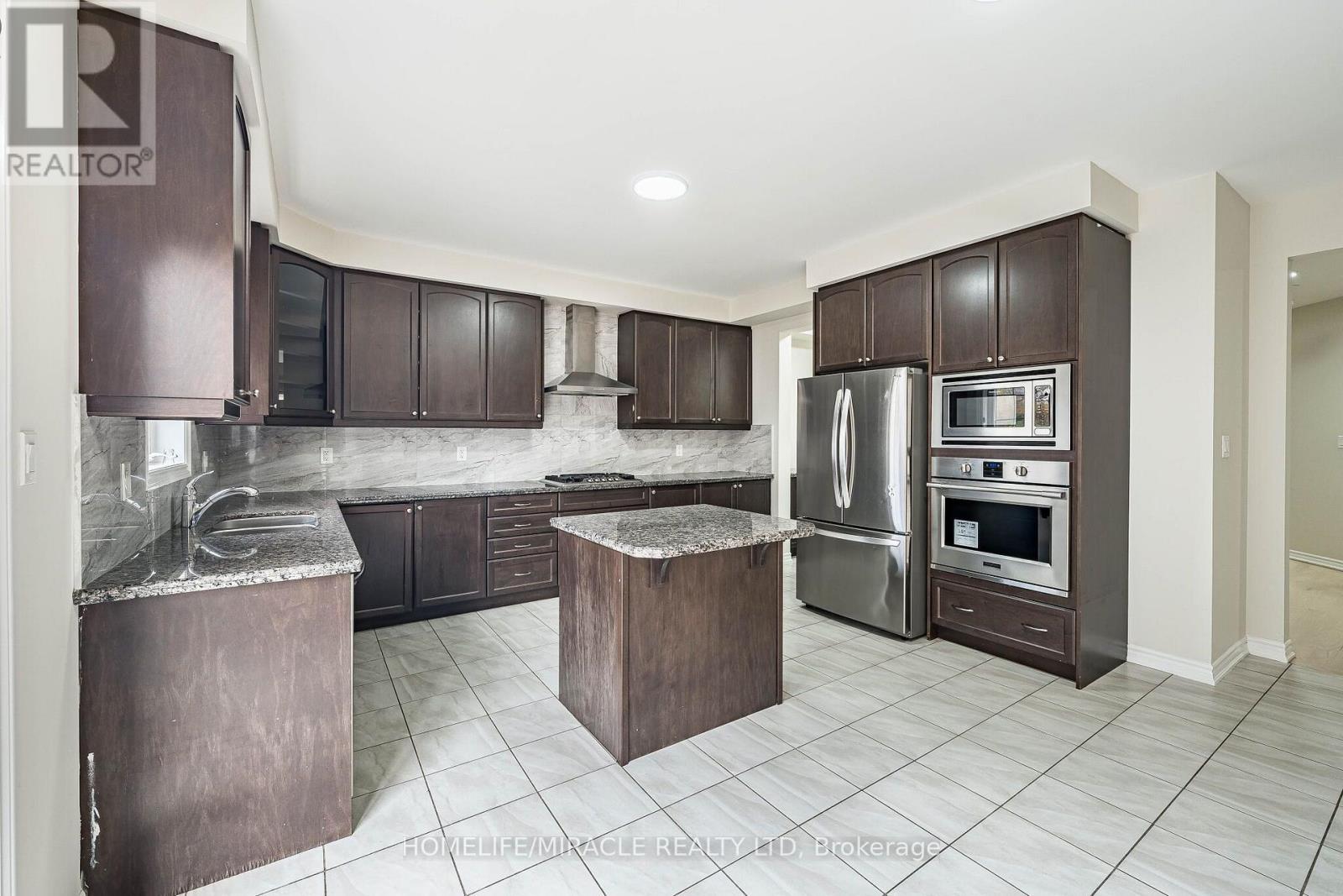 372 Remembrance Road Property Photo 9