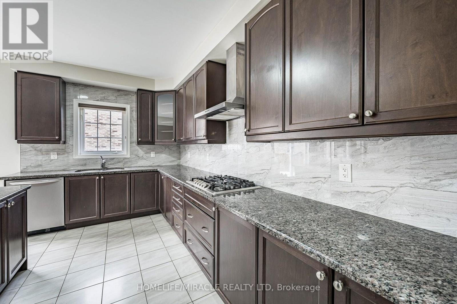 372 Remembrance Road Property Photo 14