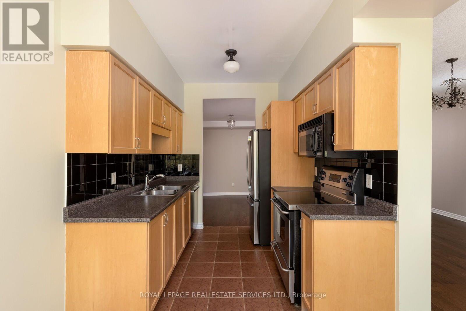 221 - 5 Marine Parade Drive Property Photo 10