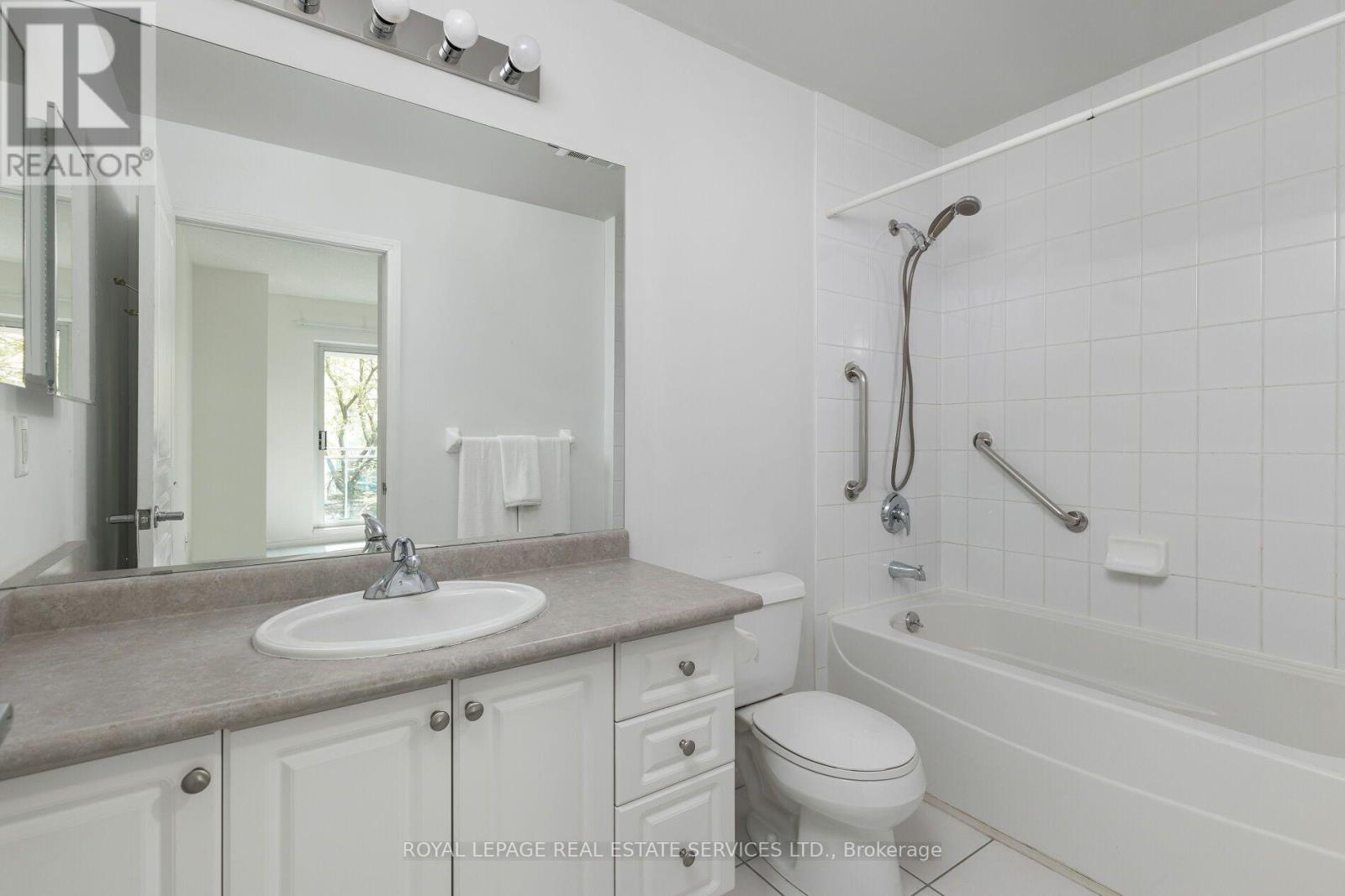 221 - 5 Marine Parade Drive Property Photo 18