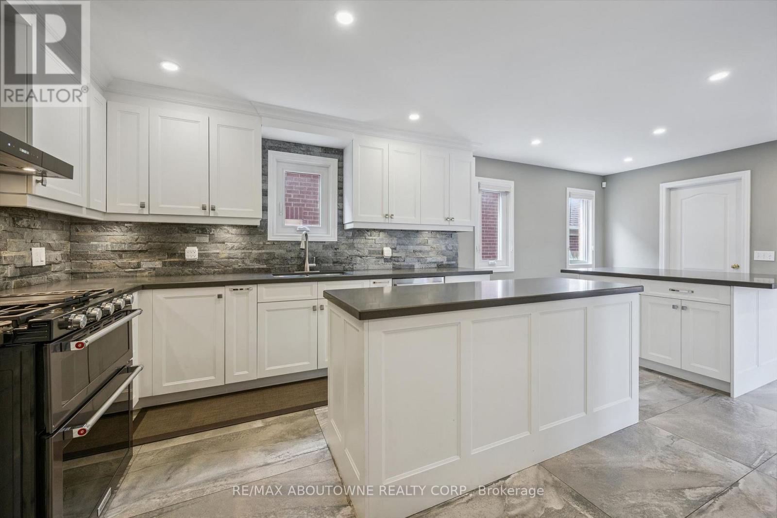 2456 Sixth Line Property Photo 14