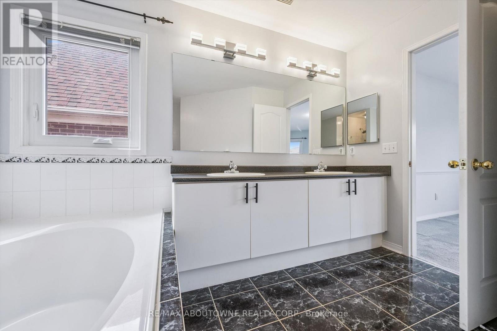 2456 Sixth Line Property Photo 24