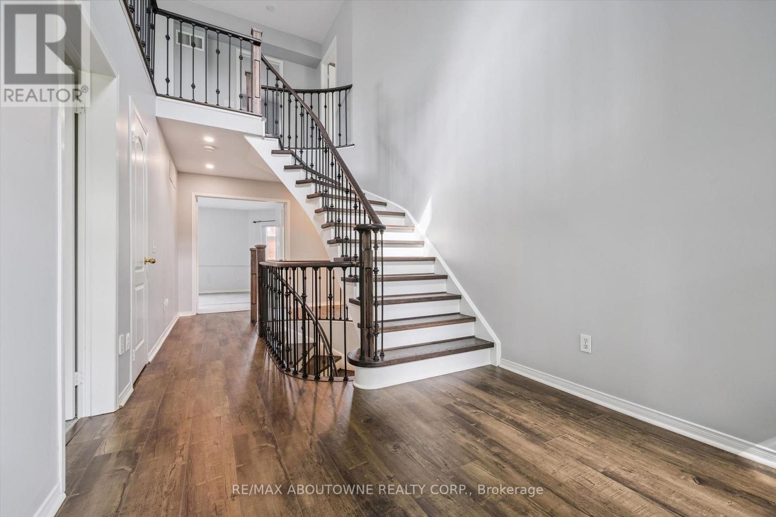 2456 Sixth Line Property Photo 37