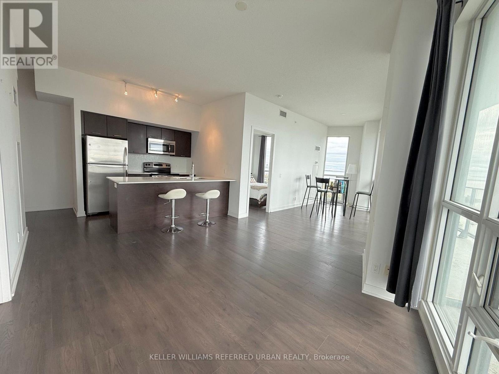 1903 - 2212 Lakeshore Boulevard W Property Photo 8