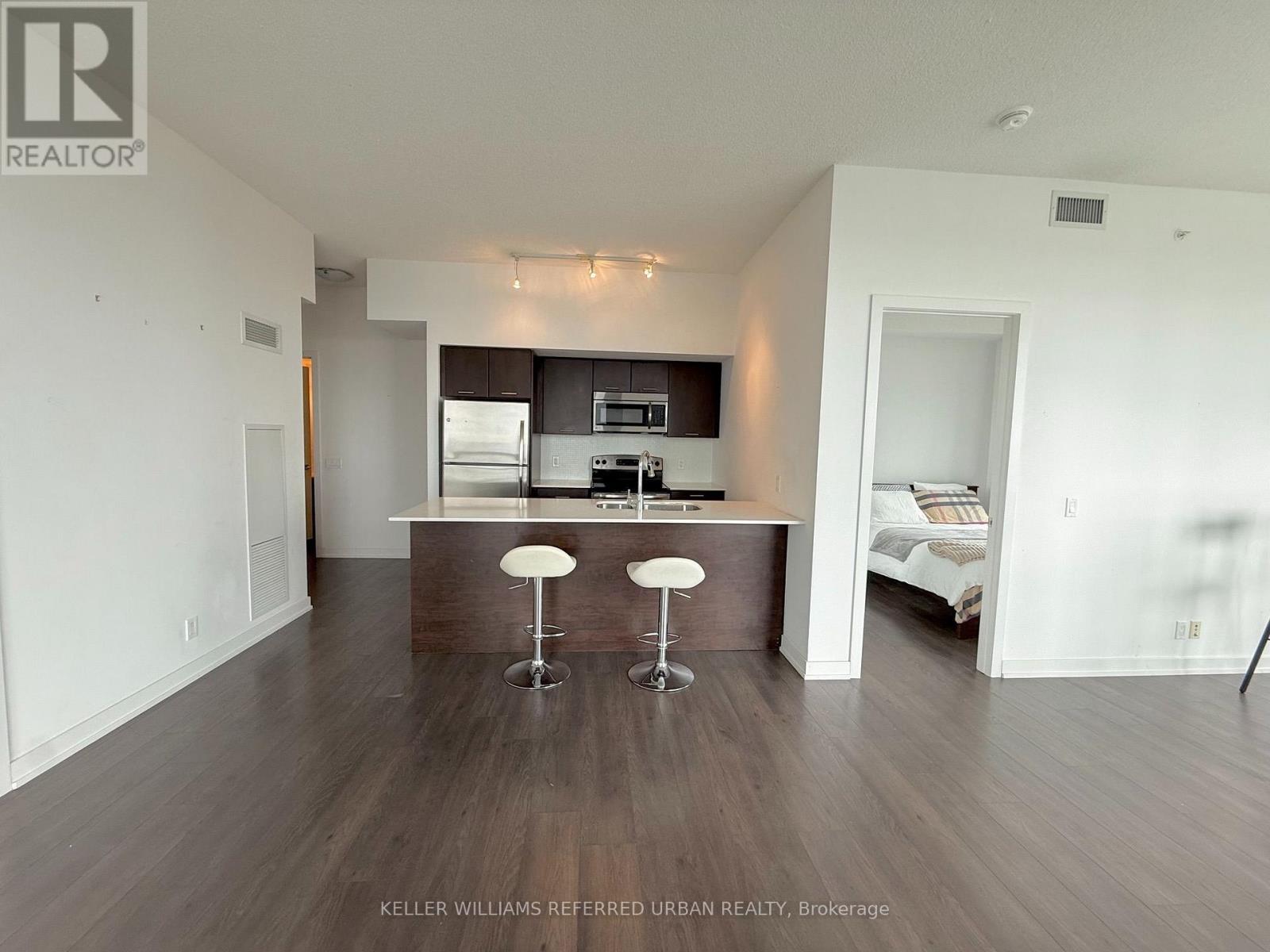 1903 - 2212 Lakeshore Boulevard W Property Photo 9