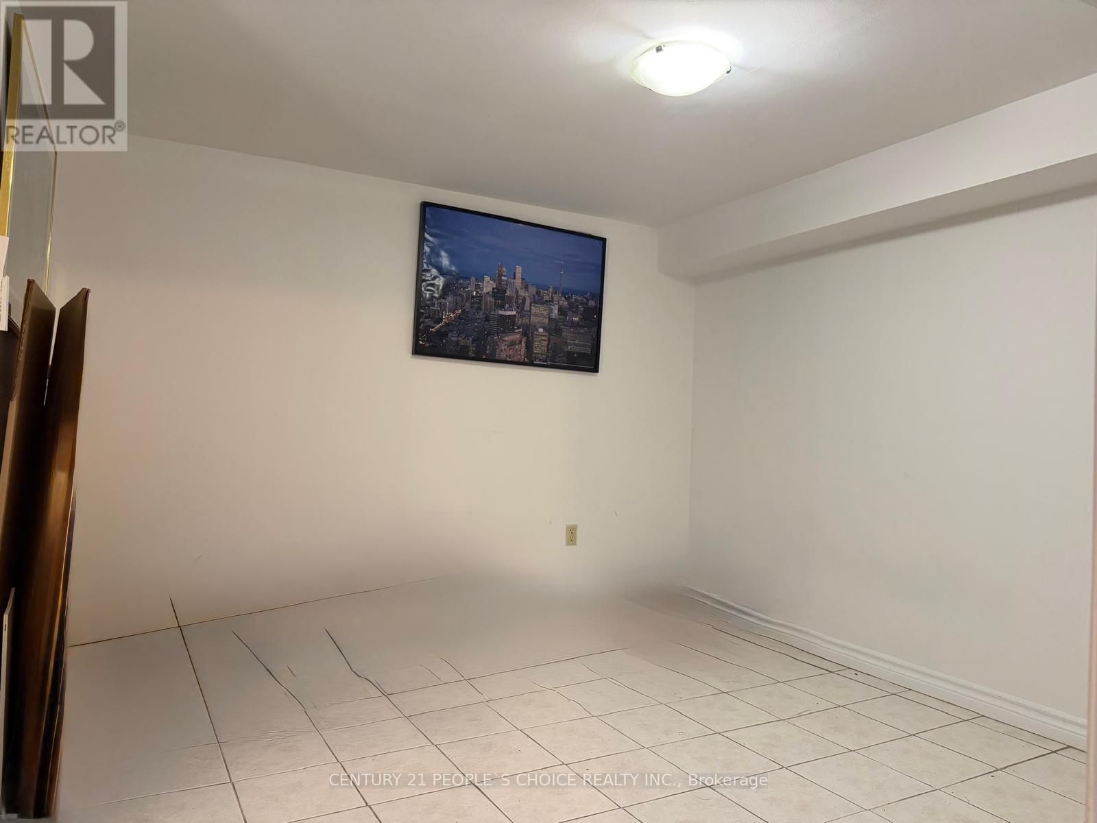 10 Juliana Square Property Photo 19