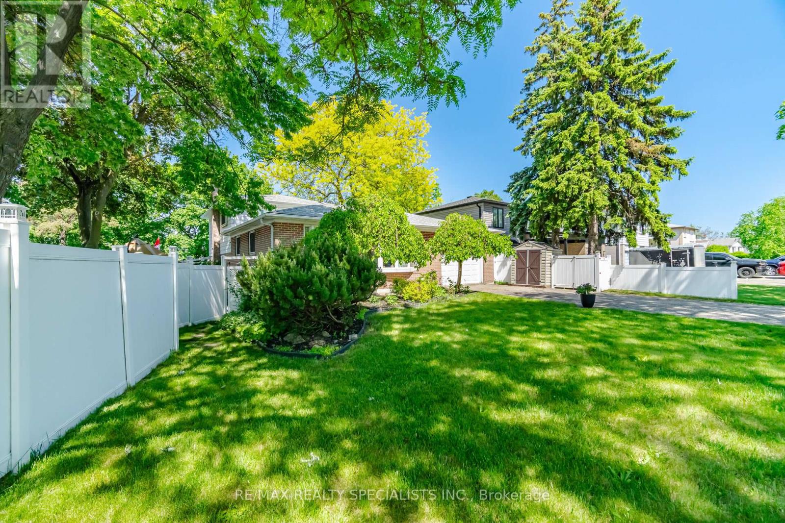 3673 Fieldgate Drive Property Photo 3