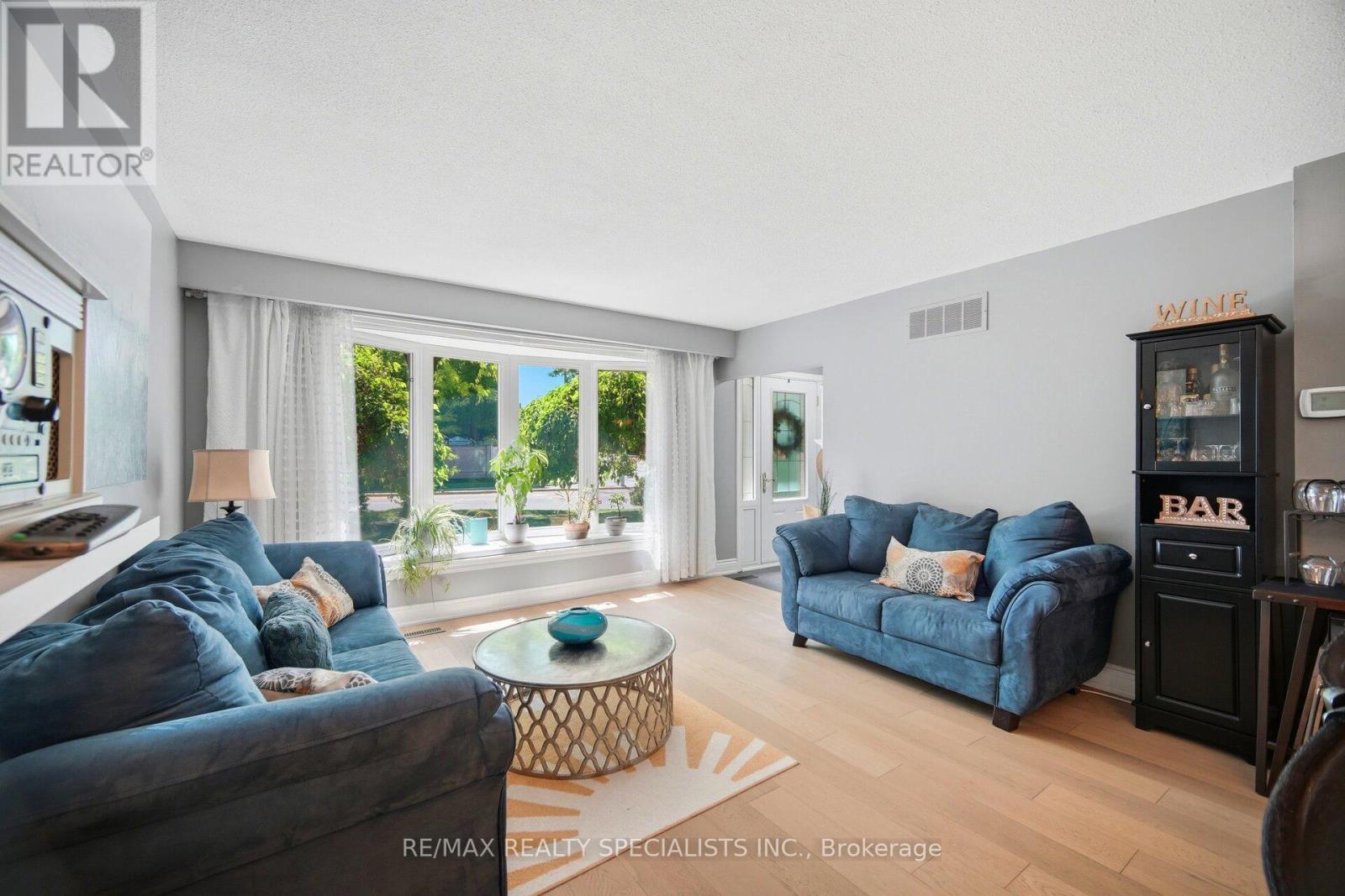 3673 Fieldgate Drive Property Photo 8