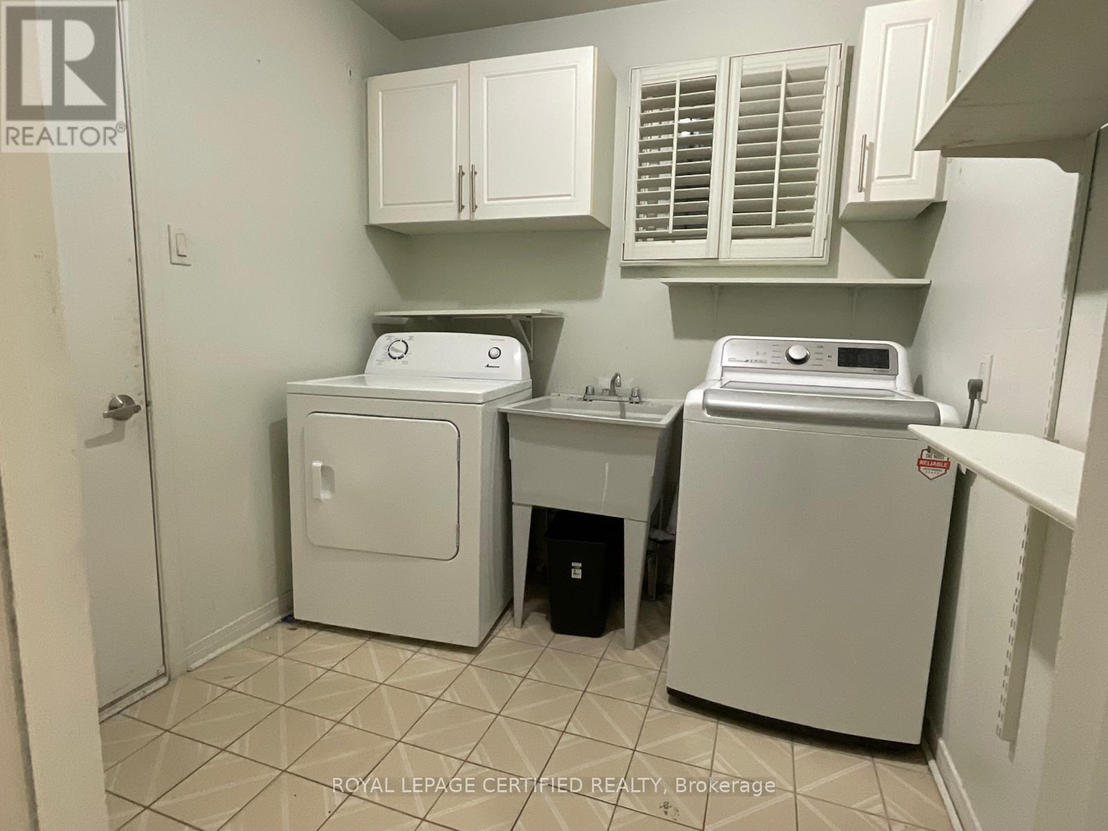 Upper - 211 Macedonia Crescent Property Photo 3