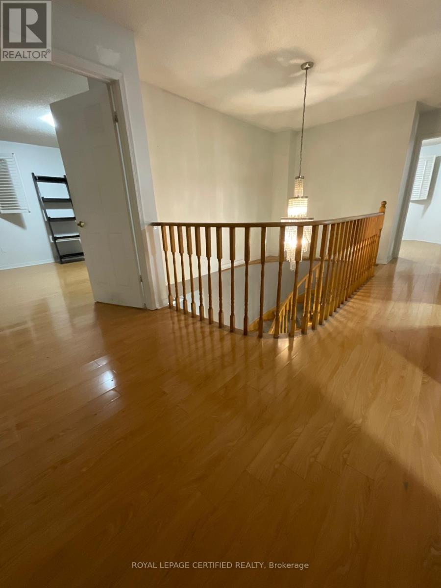 Upper - 211 Macedonia Crescent Property Photo 12
