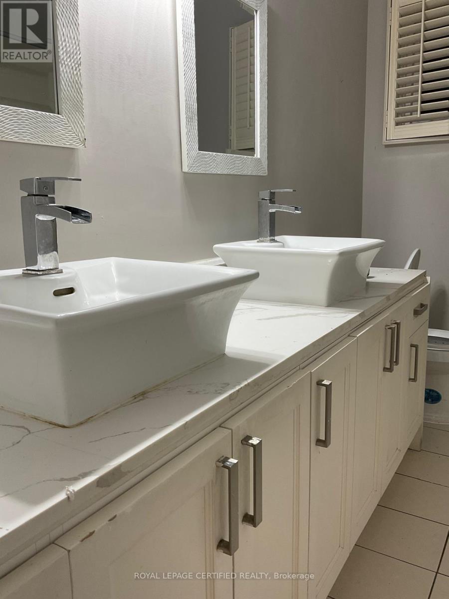Upper - 211 Macedonia Crescent Property Photo 15