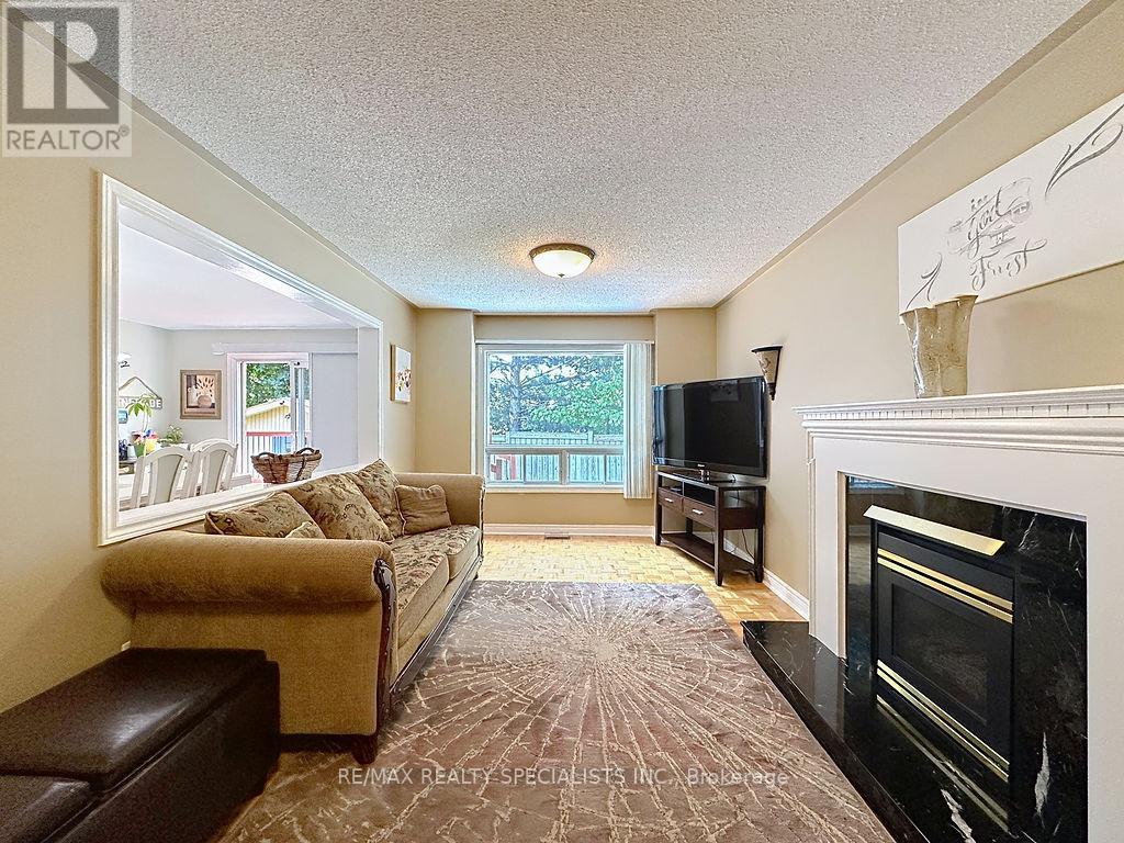 9 Siesta Court Property Photo 6