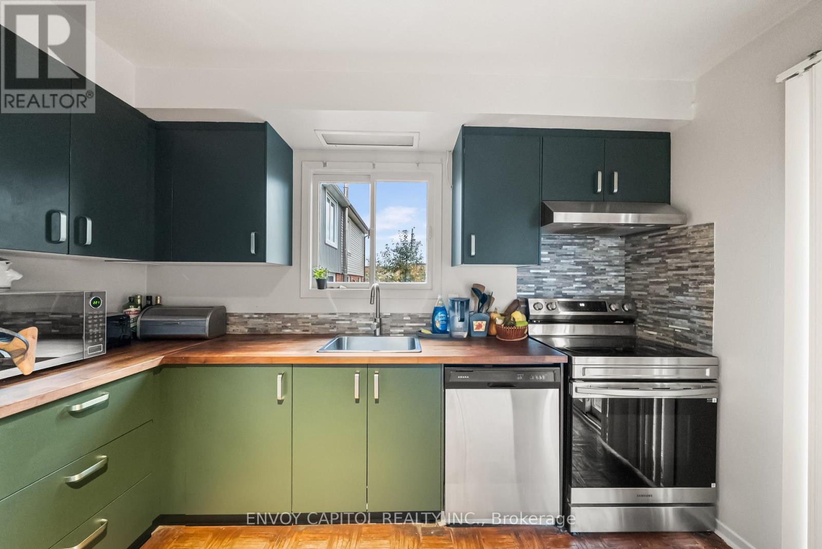 160 Fanshawe Drive Property Photo 4