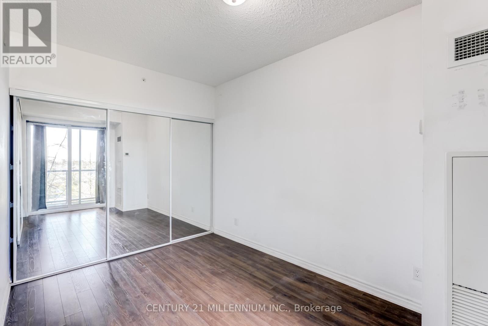 821 - 15 James Finlay Way Property Photo 13